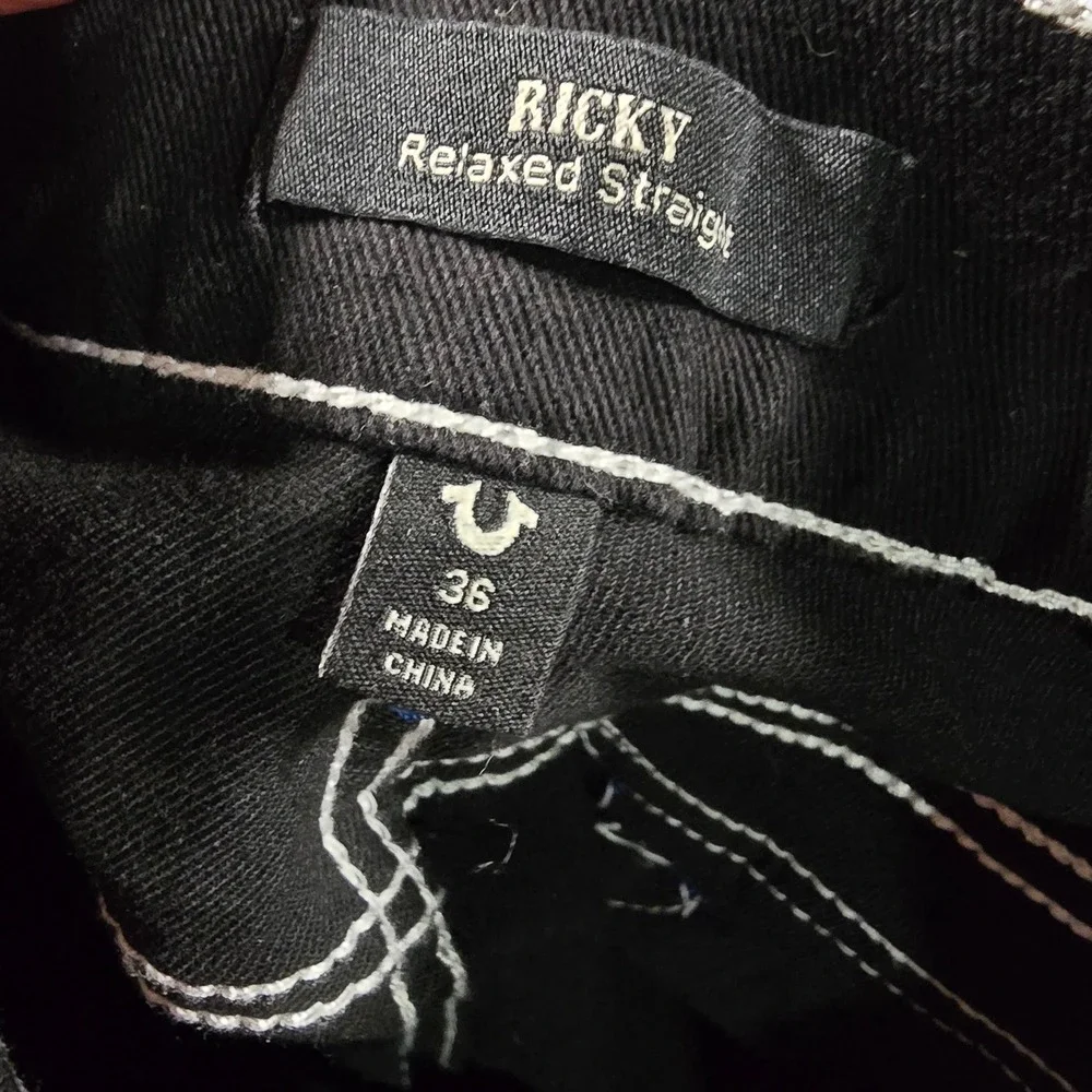 NWT True Religion Ricky Relaxed Straight Jeans Rinse Black Contrast Stitch 36